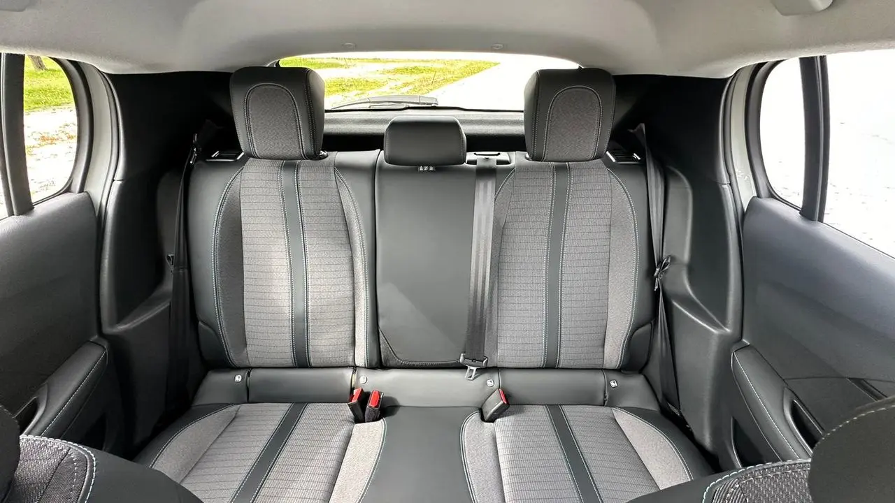 Peugeot e-208 50 kWh Allure 18