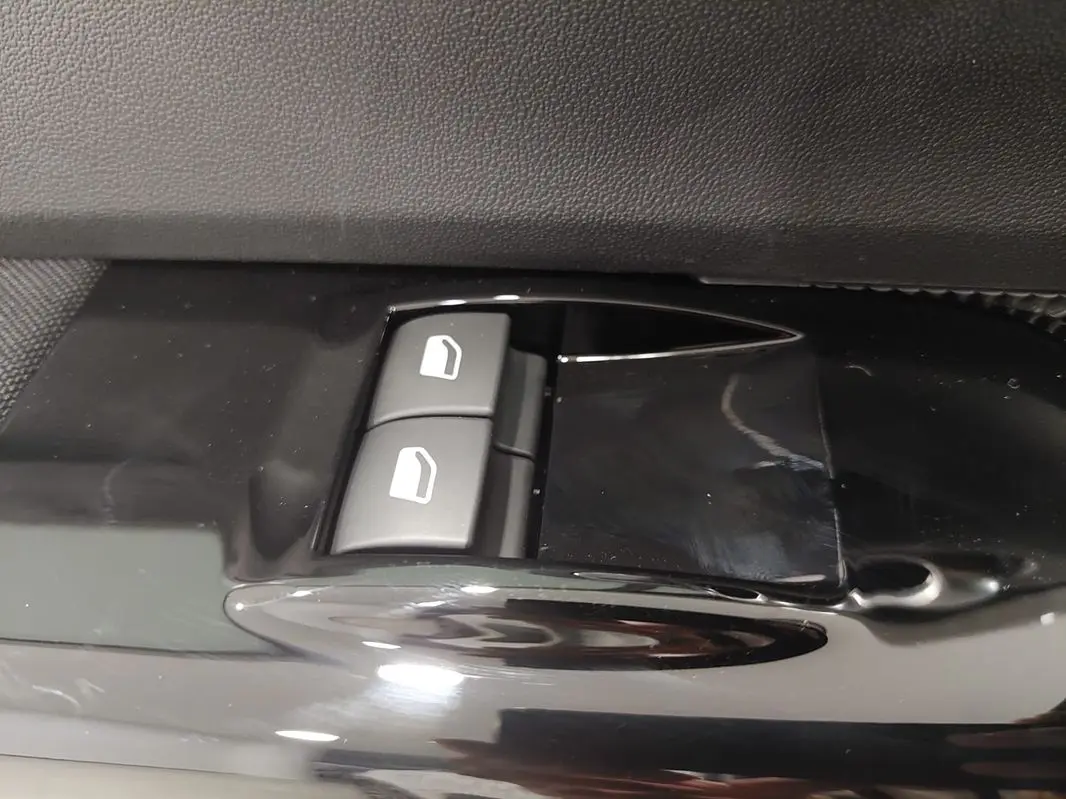 Citroën C3 1.2 PureTech C-Series 8