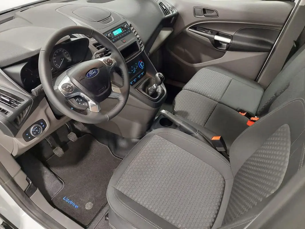 Ford Transit Connect 8