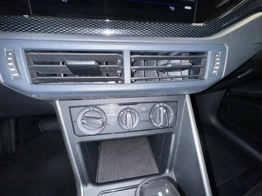 Volkswagen Taigo 1.0 TSI Urban DSG 27