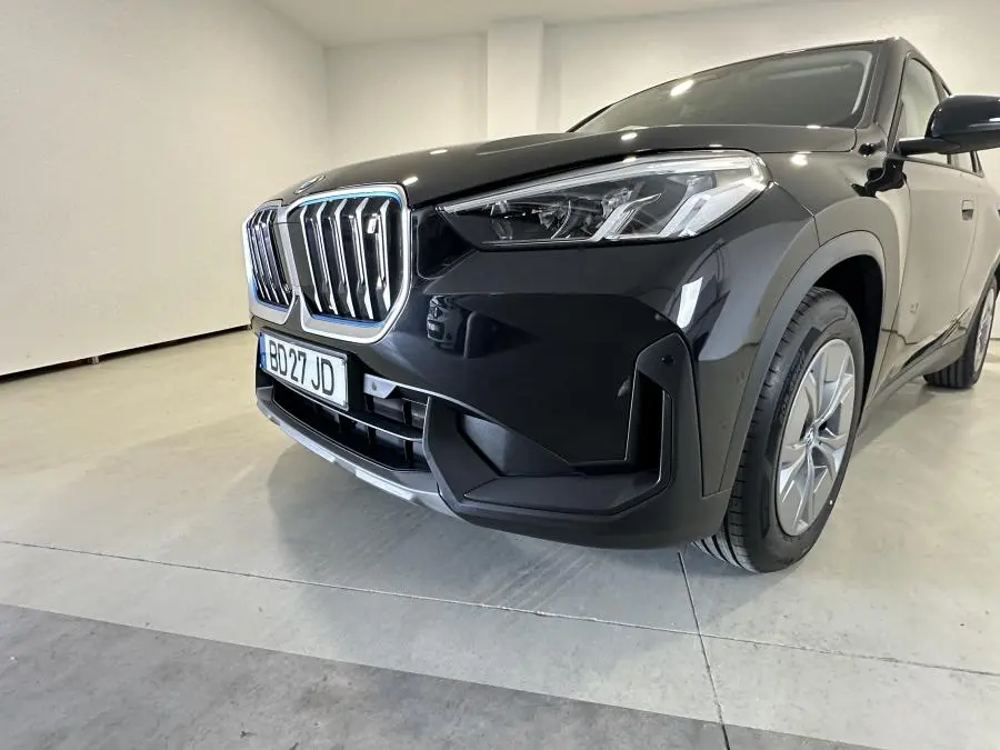 BMW iX1 xDrive30 10