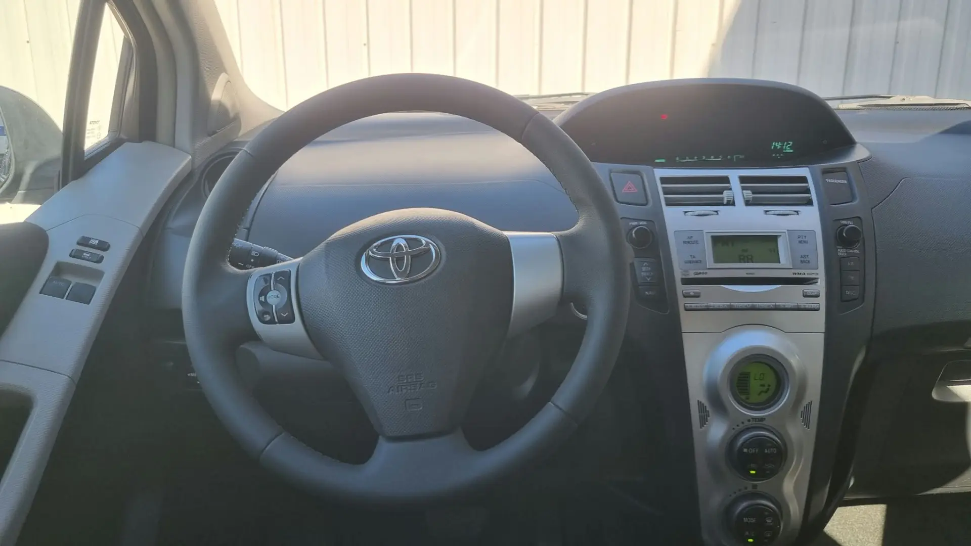 Toyota Yaris 1.4 D-4D Sol High P. MM 9