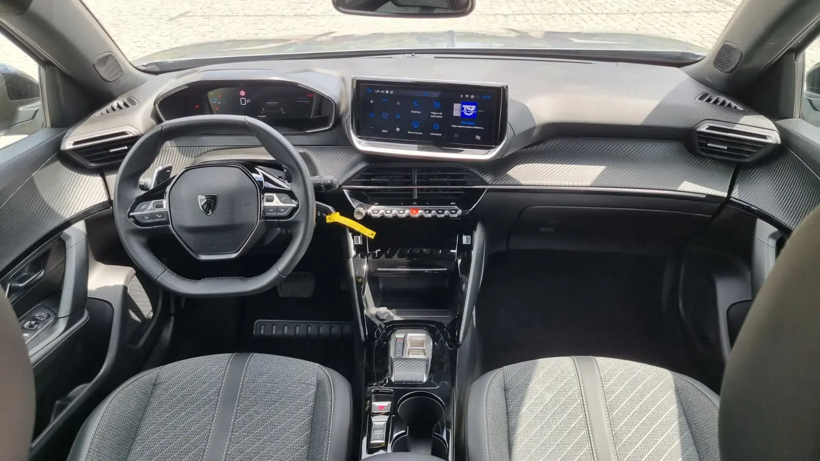 Peugeot 2008 1.2 Hybrid Allure 8