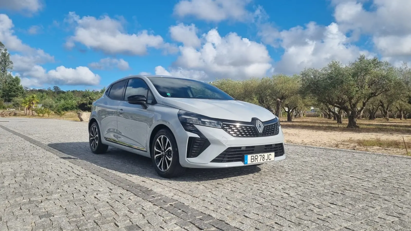 Renault Clio 1.0 TCe Techno Bi-Fuel 4