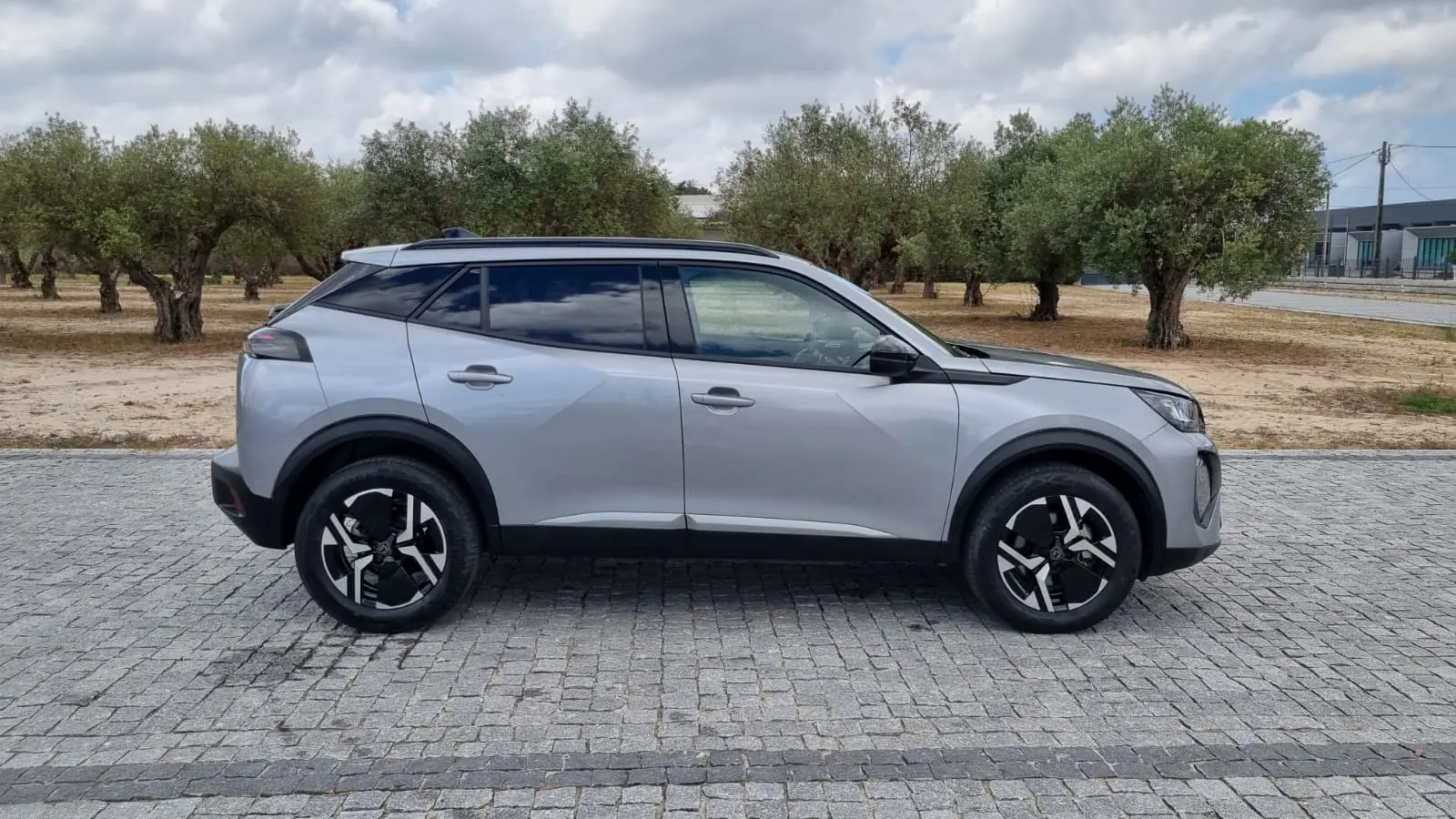 Peugeot 2008 1.2 Hybrid Allure 3