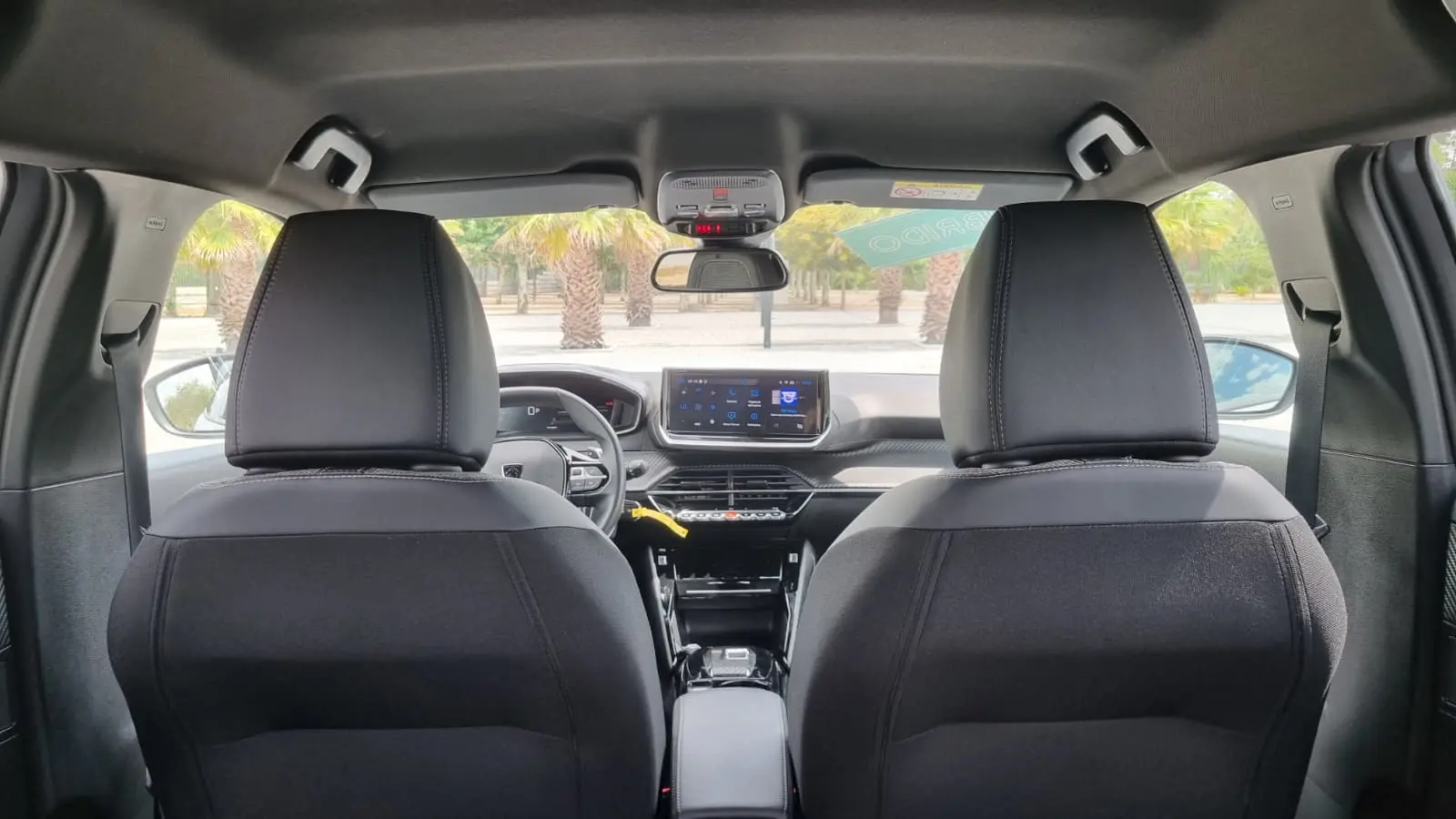 Peugeot 2008 1.2 Hybrid Allure 13