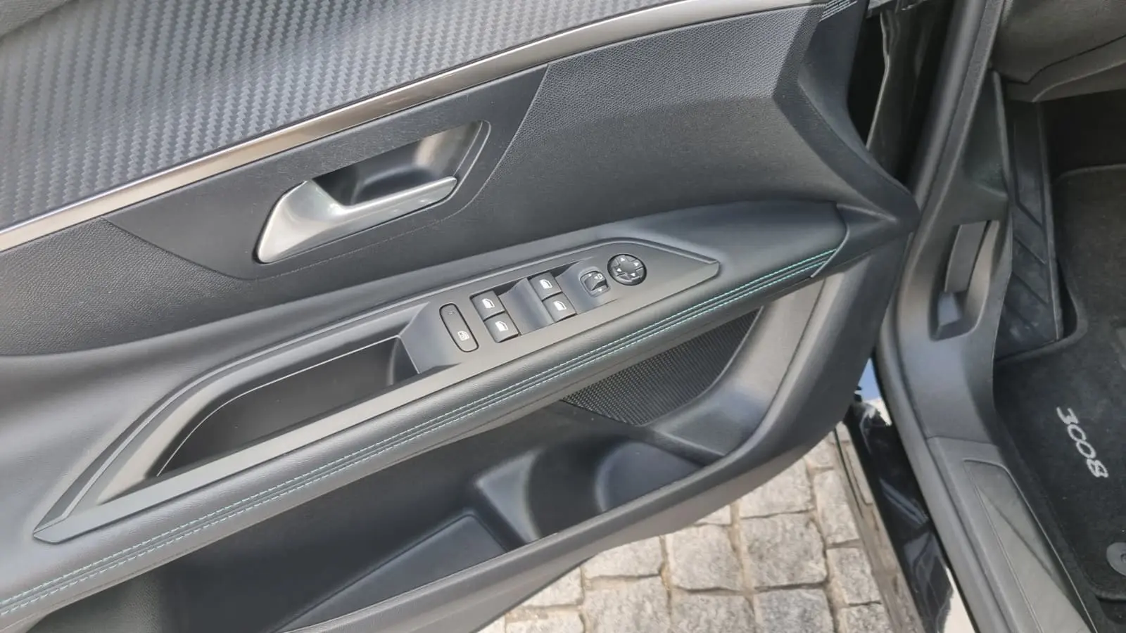 Peugeot 3008 1.6 Hybrid Allure e-EAT8 17