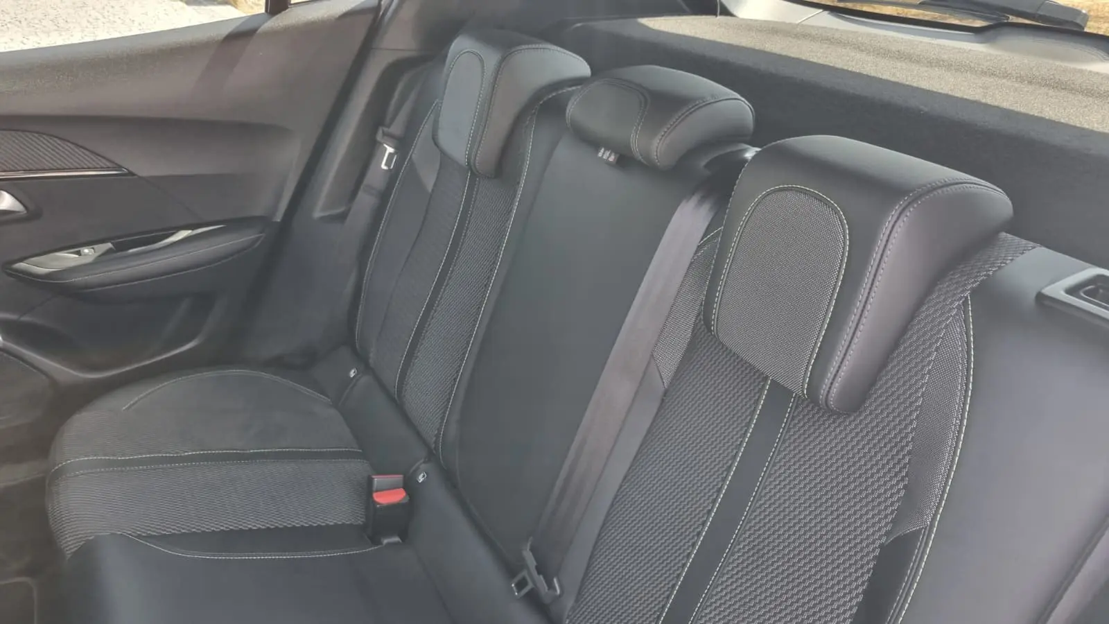 Peugeot 2008 1.2 PureTech GT EAT8 12