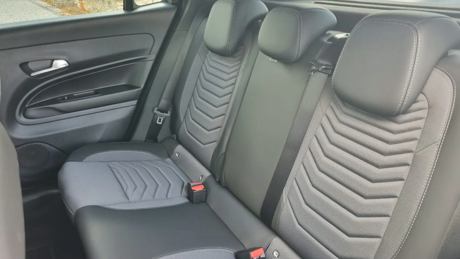Jeep Avenger 1.2 e-Hybrid Summit DCT 14