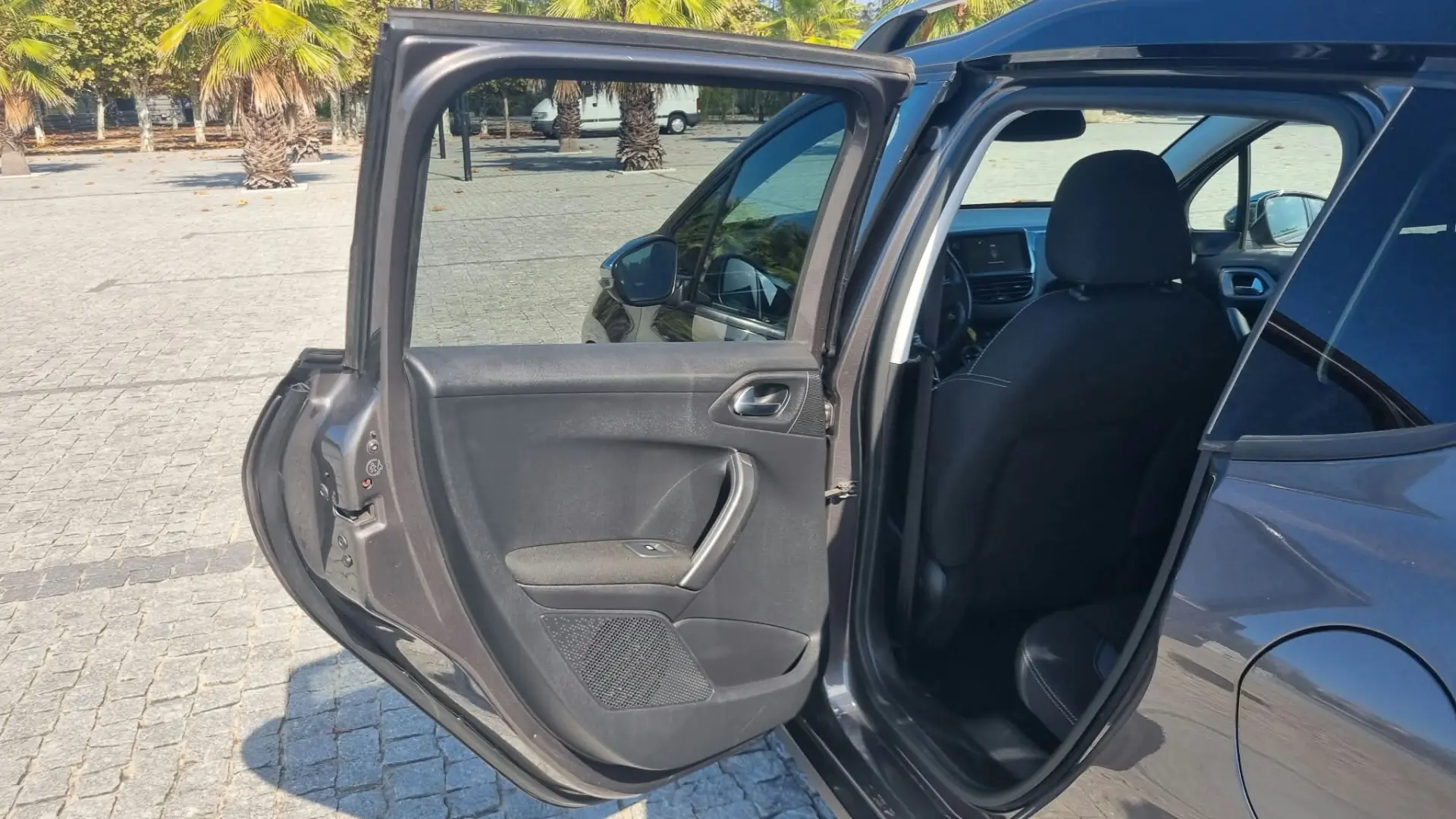 Peugeot 2008 1.6 BlueHDi Style 13