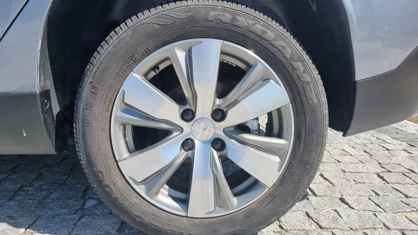 Peugeot 2008 1.2 PureTech Style 7