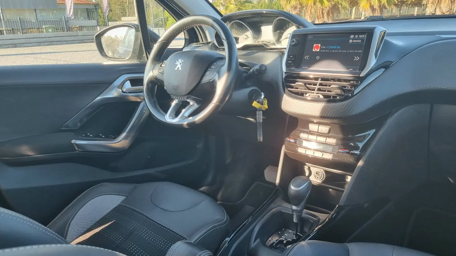 Peugeot 2008 1.2 PureTech Allure EAT6 10