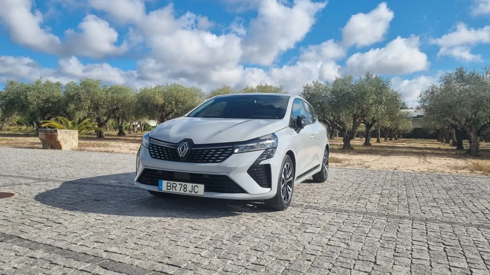Renault Clio 1.0 TCe Techno Bi-Fuel 1