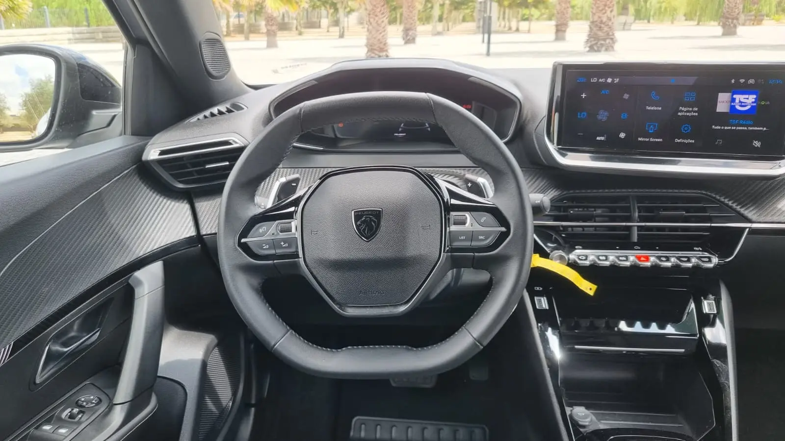 Peugeot 2008 1.2 Hybrid Allure 9
