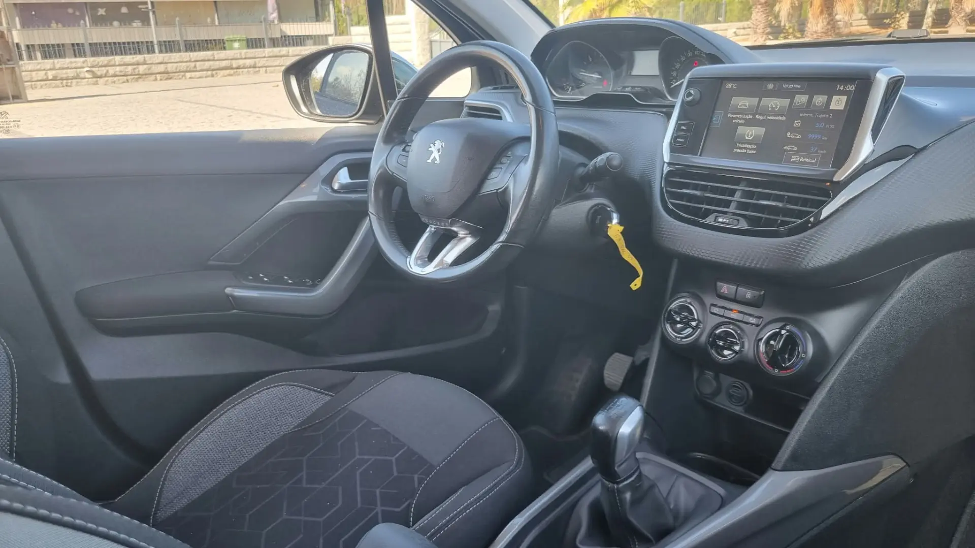 Peugeot 2008 1.6 BlueHDi Style 10