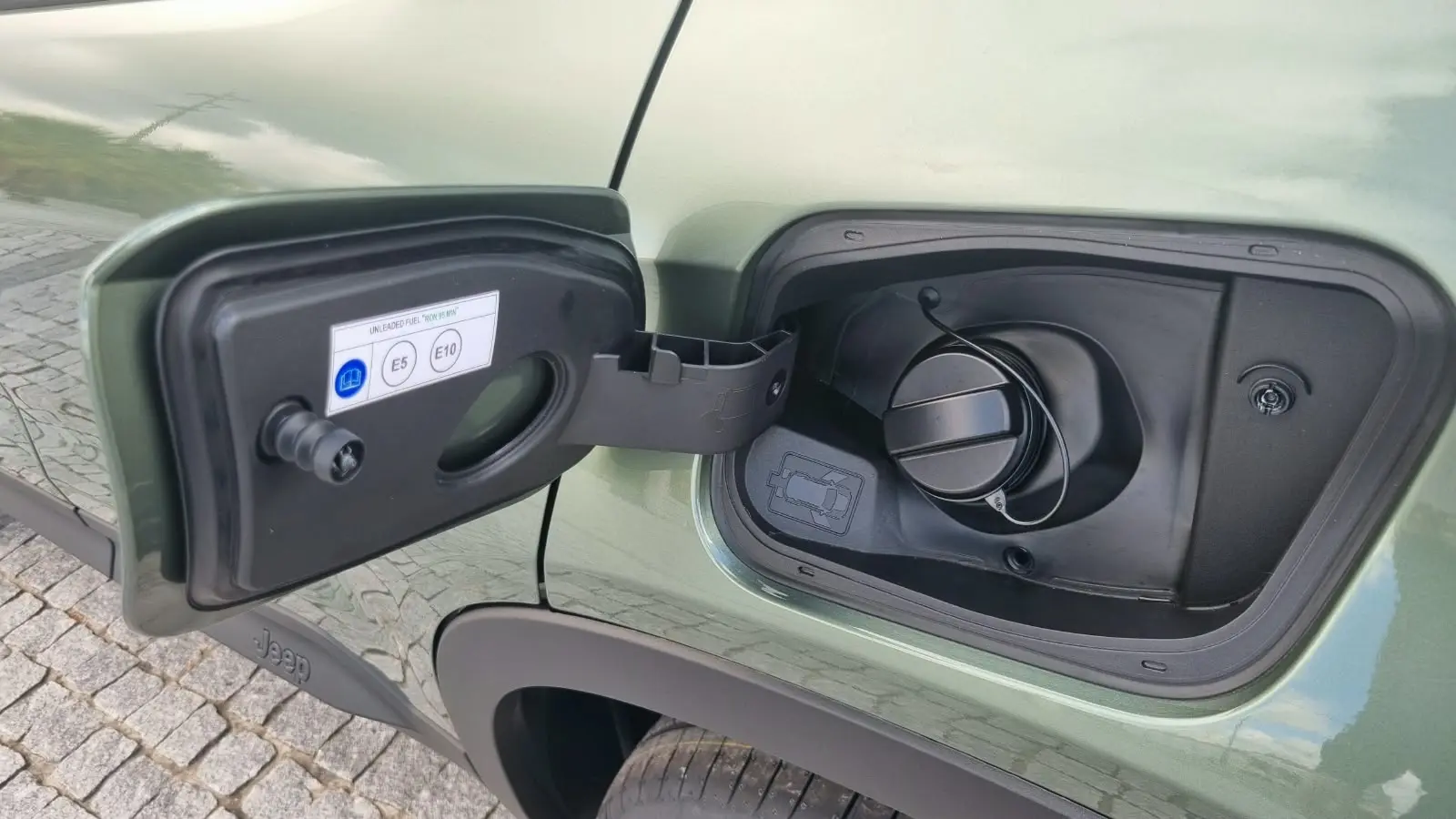 Jeep Avenger 1.2 e-Hybrid Summit DCT 17