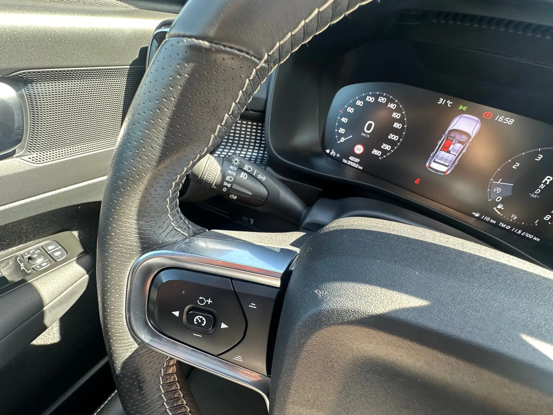 Volvo XC 40 1.5 T2 R-Design Geartronic 27
