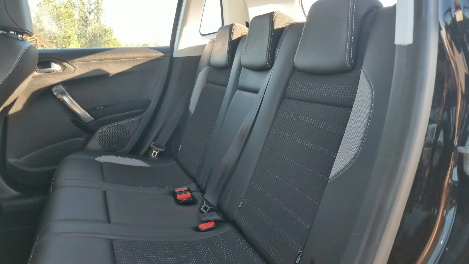 Peugeot 2008 1.2 PureTech Allure EAT6 13