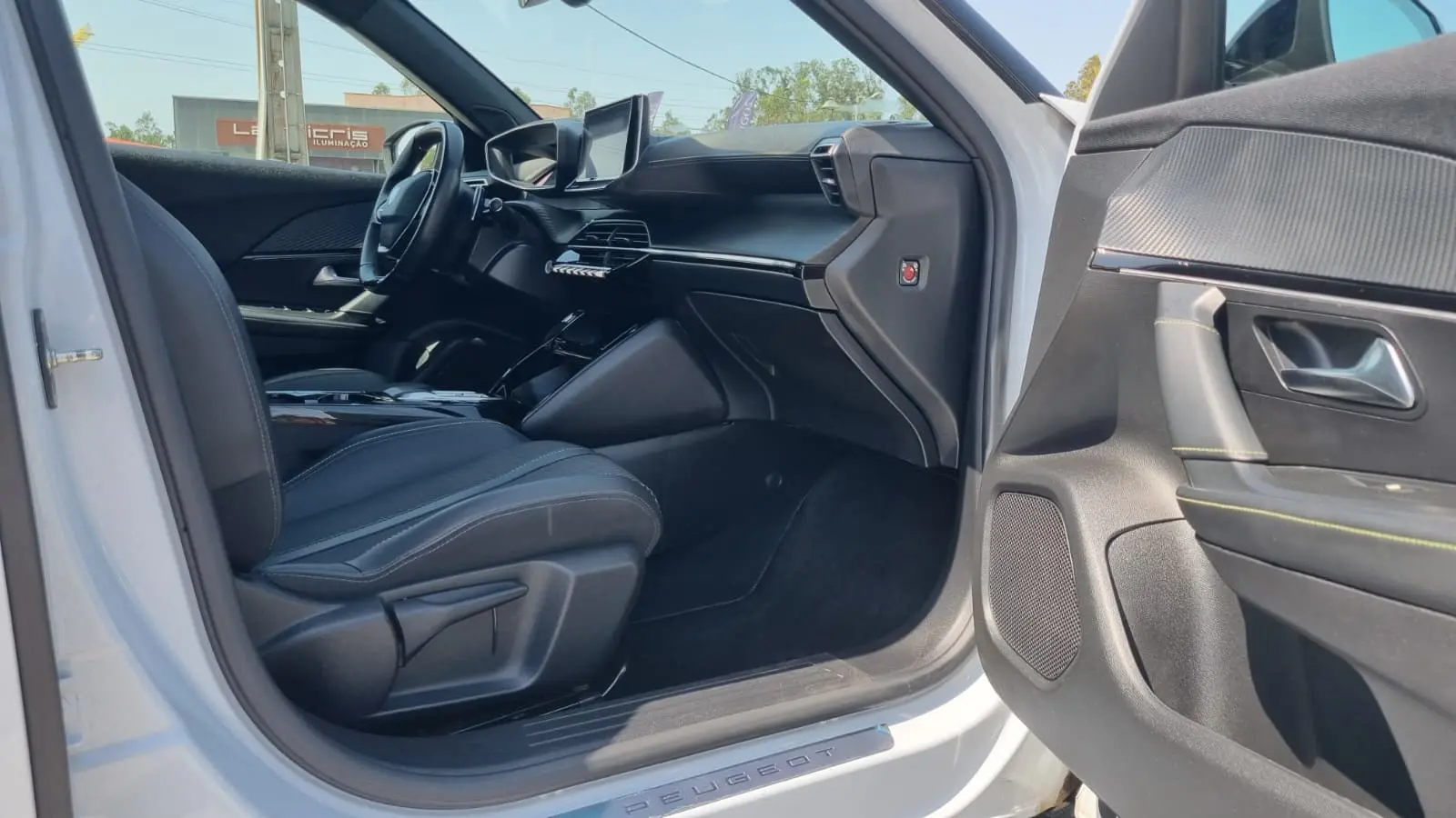 Peugeot 2008 1.2 PureTech GT EAT8 18