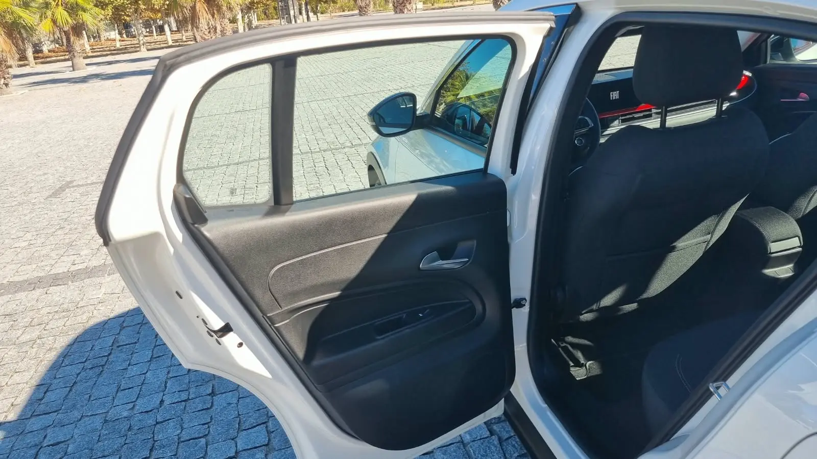 Fiat 600e 54 kWh (RED) 17