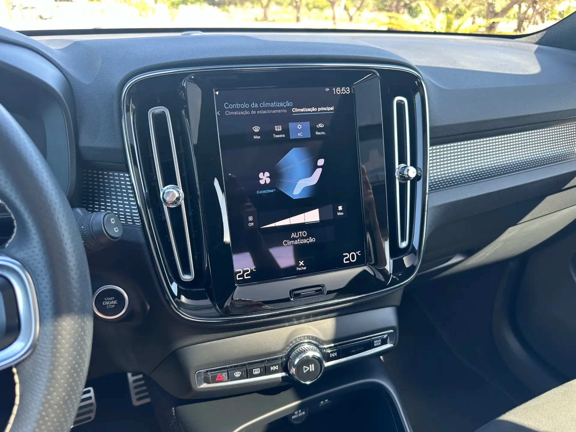 Volvo XC 40 1.5 T2 R-Design Geartronic 22