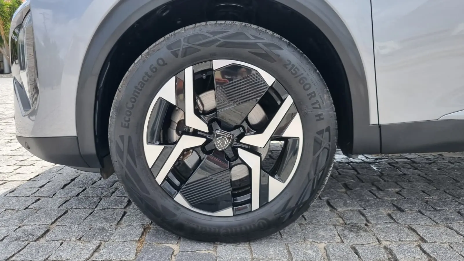 Peugeot 2008 1.2 Hybrid Allure 7