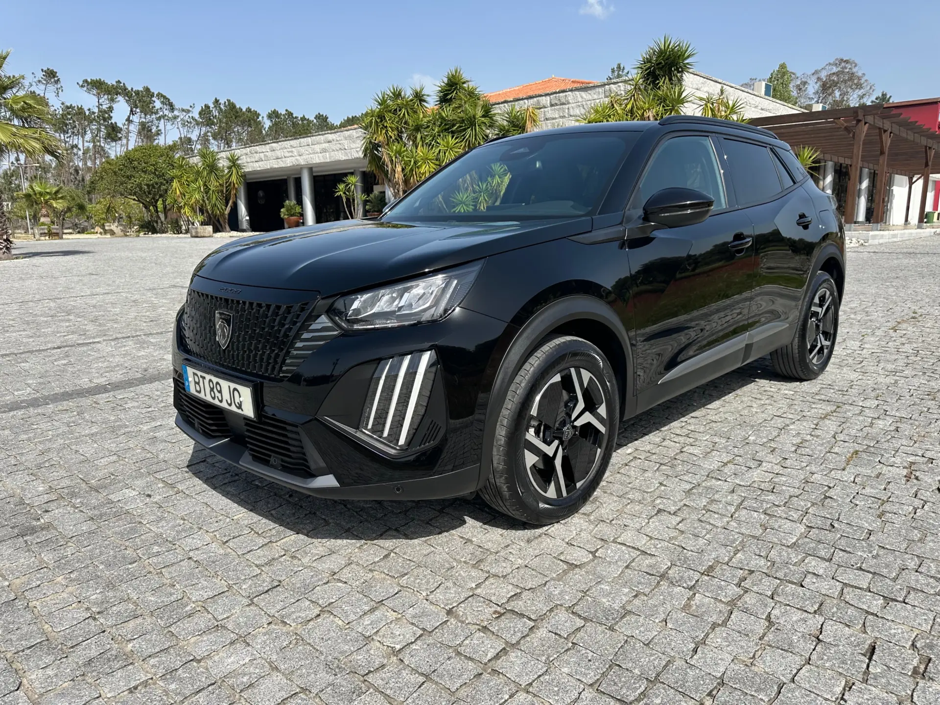 Peugeot 2008 1.2 Hybrid Allure e-DCS6 1