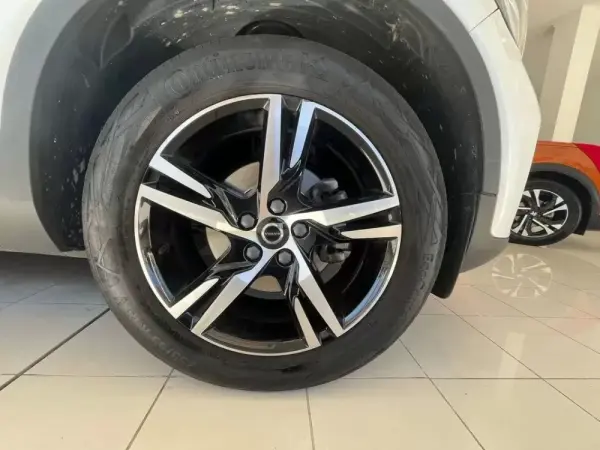 Volvo XC 40 1.5 T2 Plus Dark Auto 16