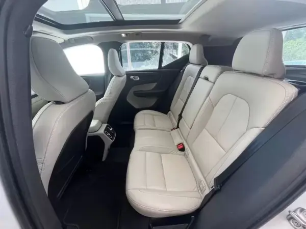 Volvo XC 40 1.5 T2 Plus Dark Auto 12