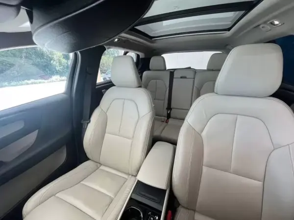 Volvo XC 40 1.5 T2 Plus Dark Auto 4