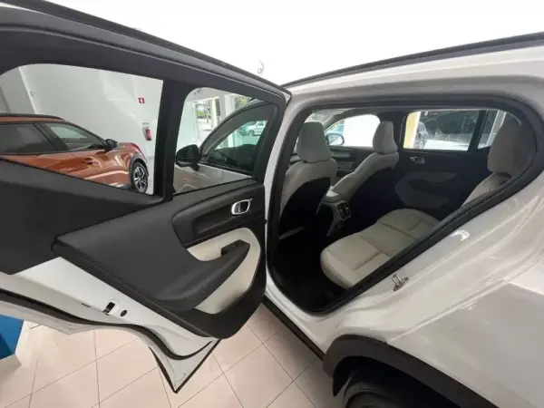 Volvo XC 40 1.5 T2 Plus Dark Auto 13