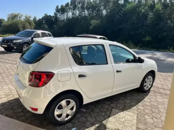 Dacia Sandero Outro 2
