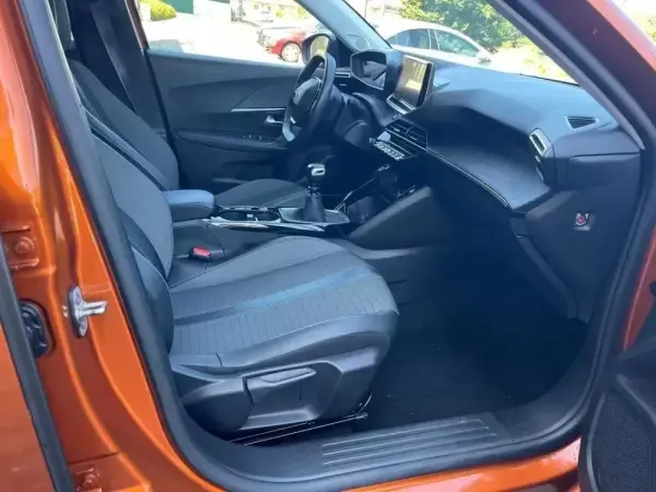 Peugeot 2008 1.5 BlueHDi Allure Pack 6