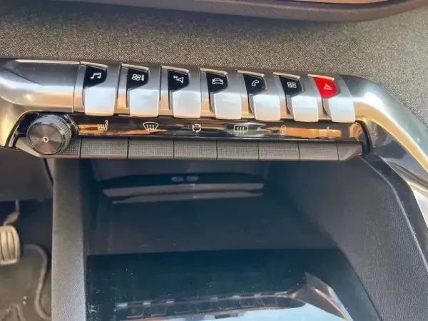 Peugeot 3008 PureTech 130 Stop & Start GPF Allure 17