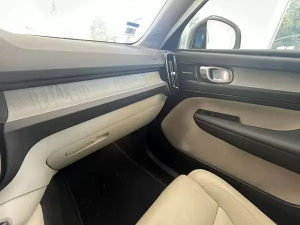 Volvo XC 40 1.5 T2 Plus Dark Auto 11