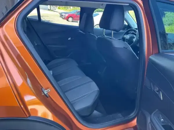 Peugeot 2008 1.5 BlueHDi Allure Pack 7