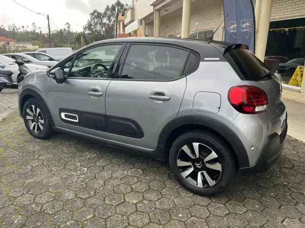 Citroën C3 1.2 PureTech Shine 9