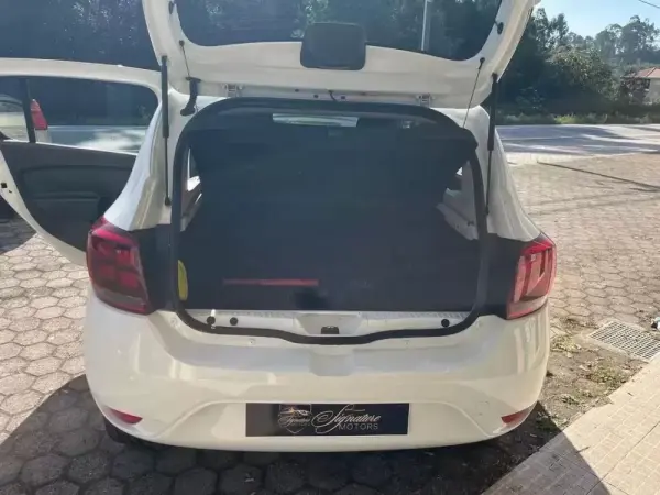Dacia Sandero Outro 9