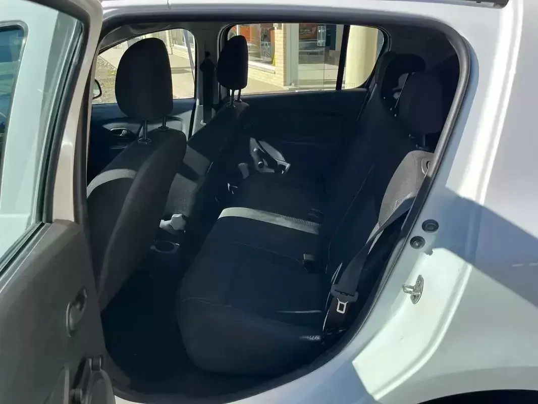 Dacia Sandero Outro 12