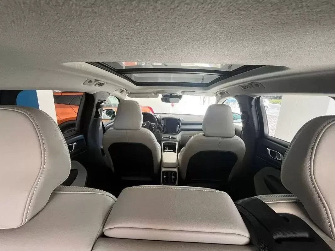 Volvo XC 40 1.5 T2 Plus Dark Auto 14