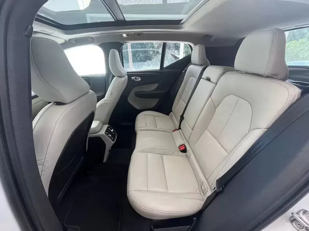 Volvo XC 40 1.5 T2 Plus Dark Auto 12