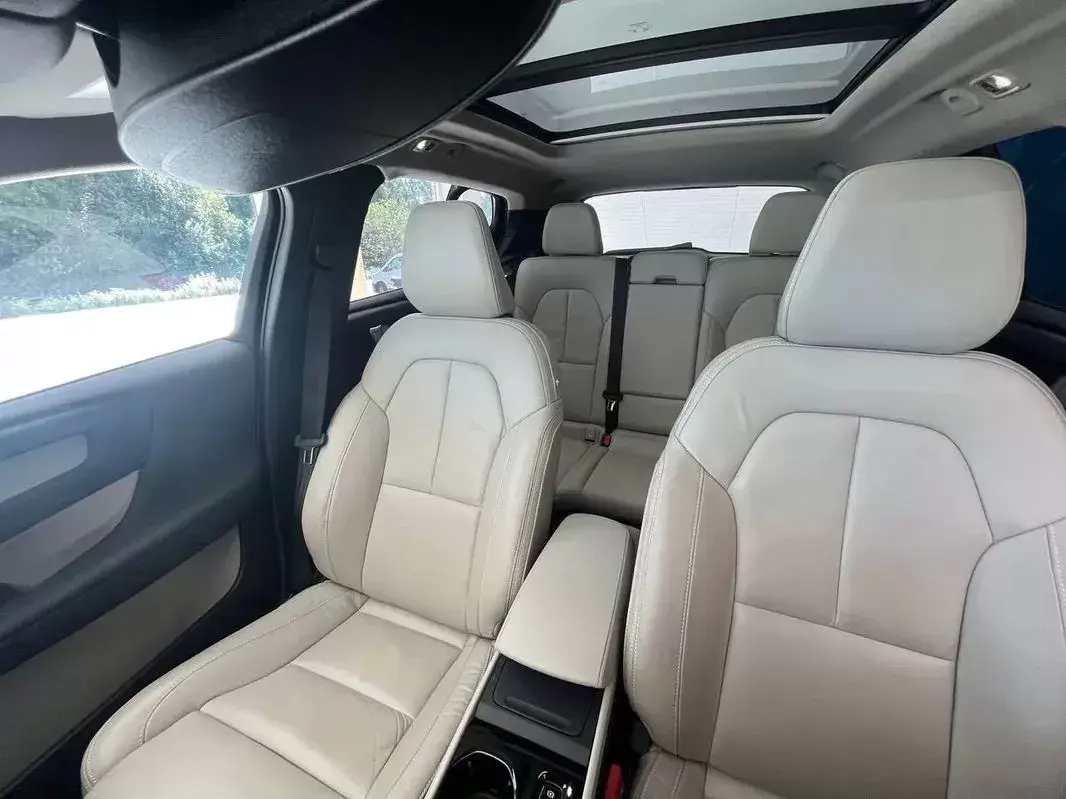 Volvo XC 40 1.5 T2 Plus Dark Auto 4