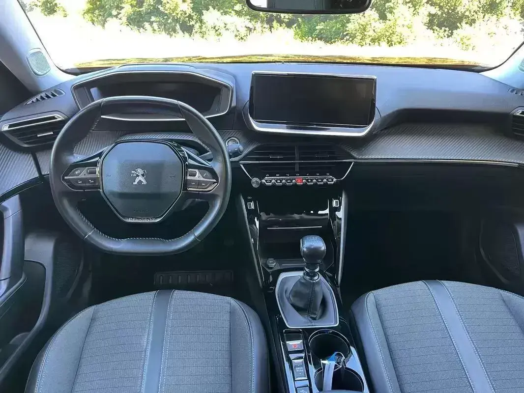 Peugeot 2008 1.5 BlueHDi Allure Pack 4