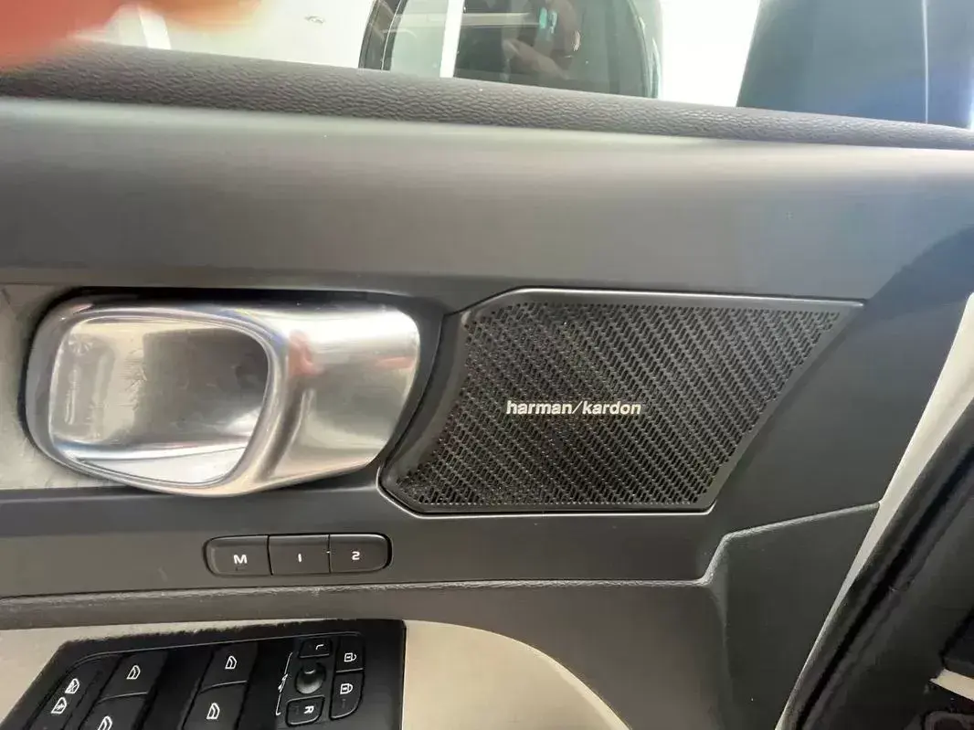 Volvo XC 40 1.5 T2 Plus Dark Auto 10