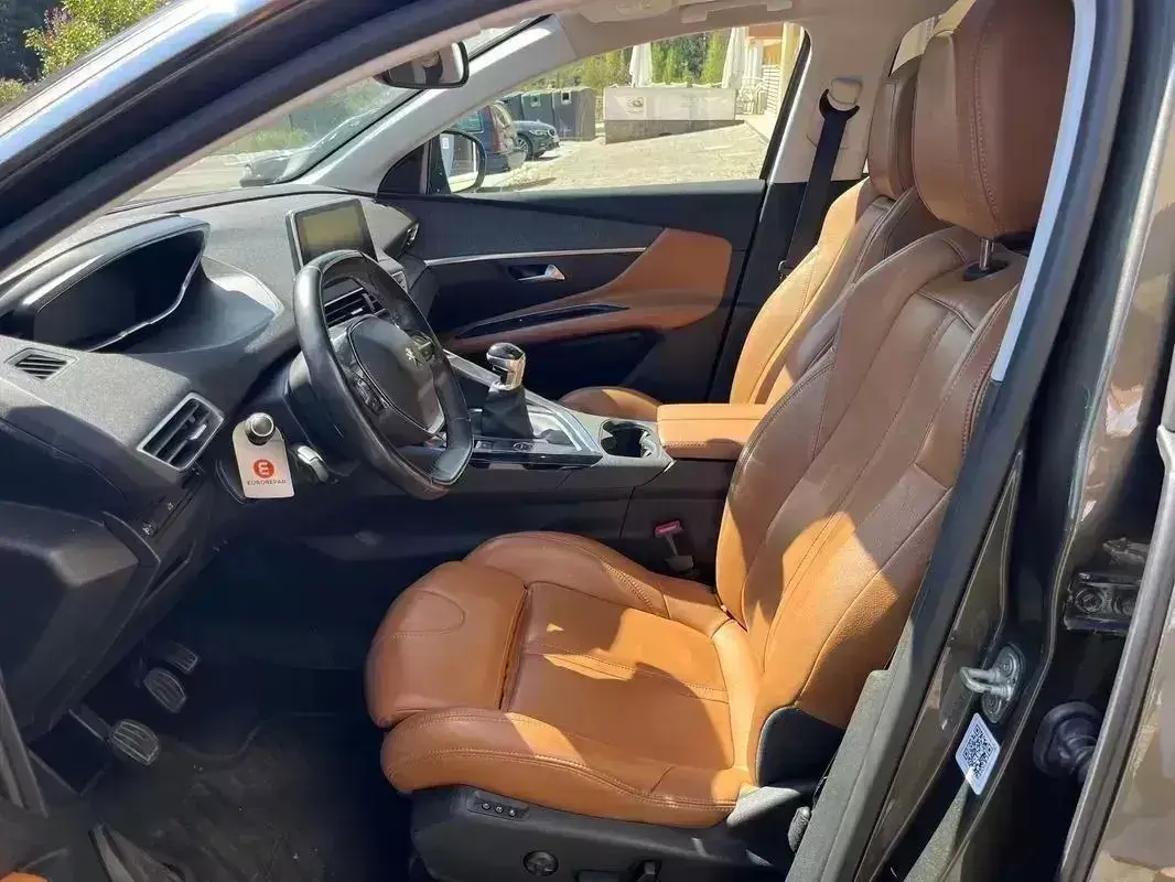 Peugeot 3008 PureTech 130 Stop & Start GPF Allure 22