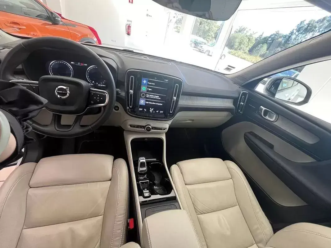 Volvo XC 40 1.5 T2 Plus Dark Auto 3