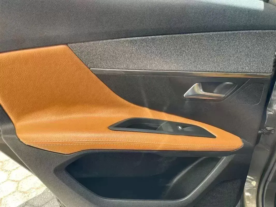 Peugeot 3008 PureTech 130 Stop & Start GPF Allure 23