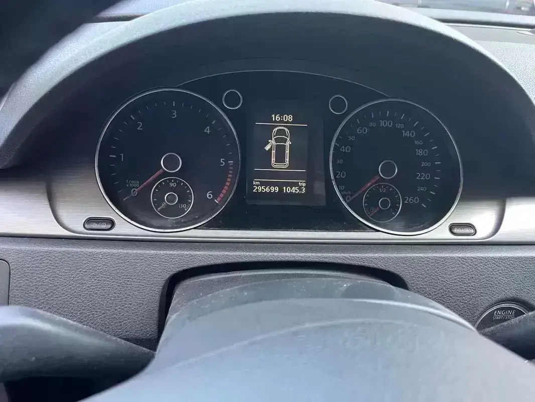 Volkswagen Passat 1.6 TDI BlueMotion 8