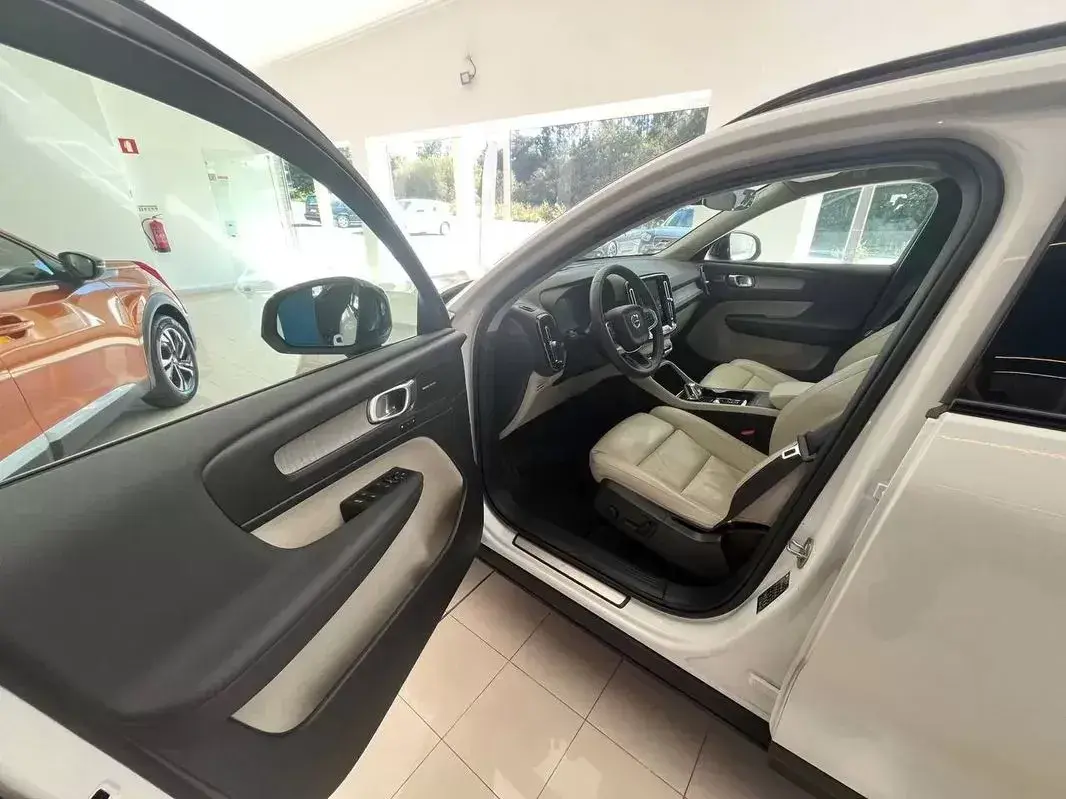 Volvo XC 40 1.5 T2 Plus Dark Auto 8