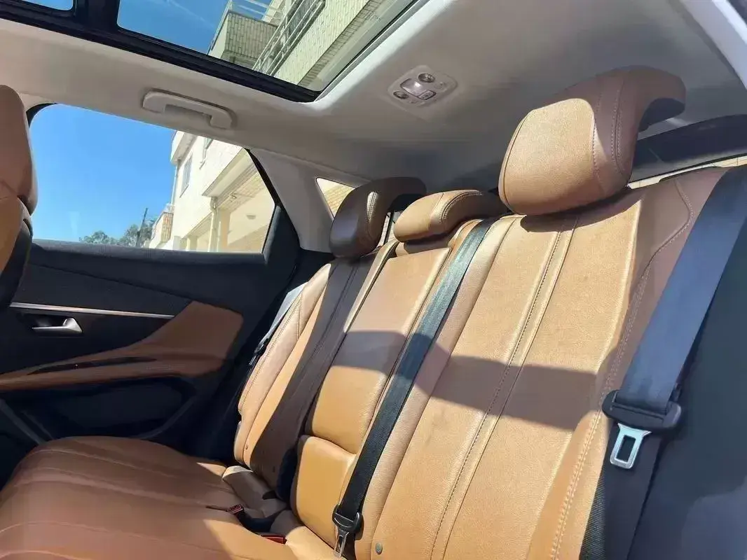 Peugeot 3008 PureTech 130 Stop & Start GPF Allure 11